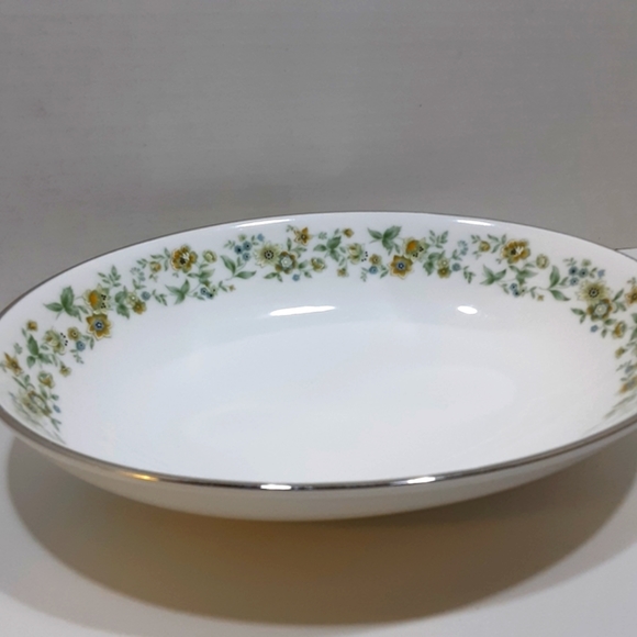 ROYAL DOULTON AINSDALE Fine Bone China SERVING BOWL Vintage England #2 - Picture 7 of 8